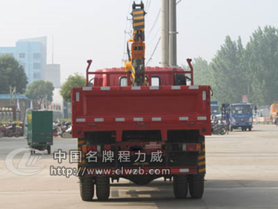 重汽王牌随车起重运输车