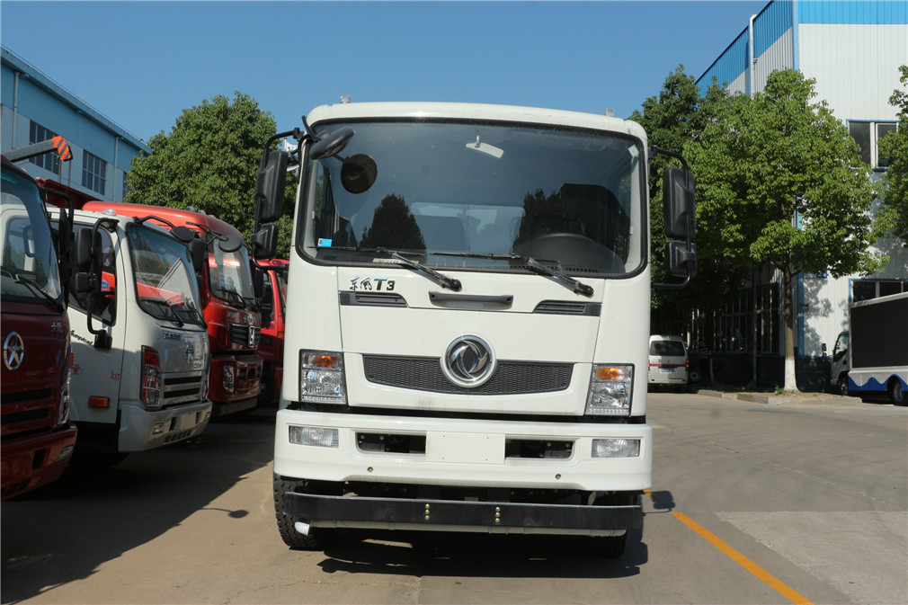 12方东风T3洒水车