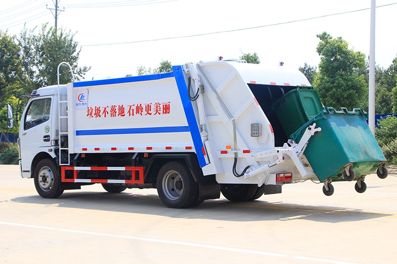 国六大多利卡 8方 压缩垃圾车
